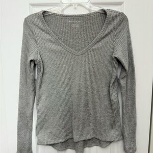 American Eagle Gray Ribbed V-Neck Top